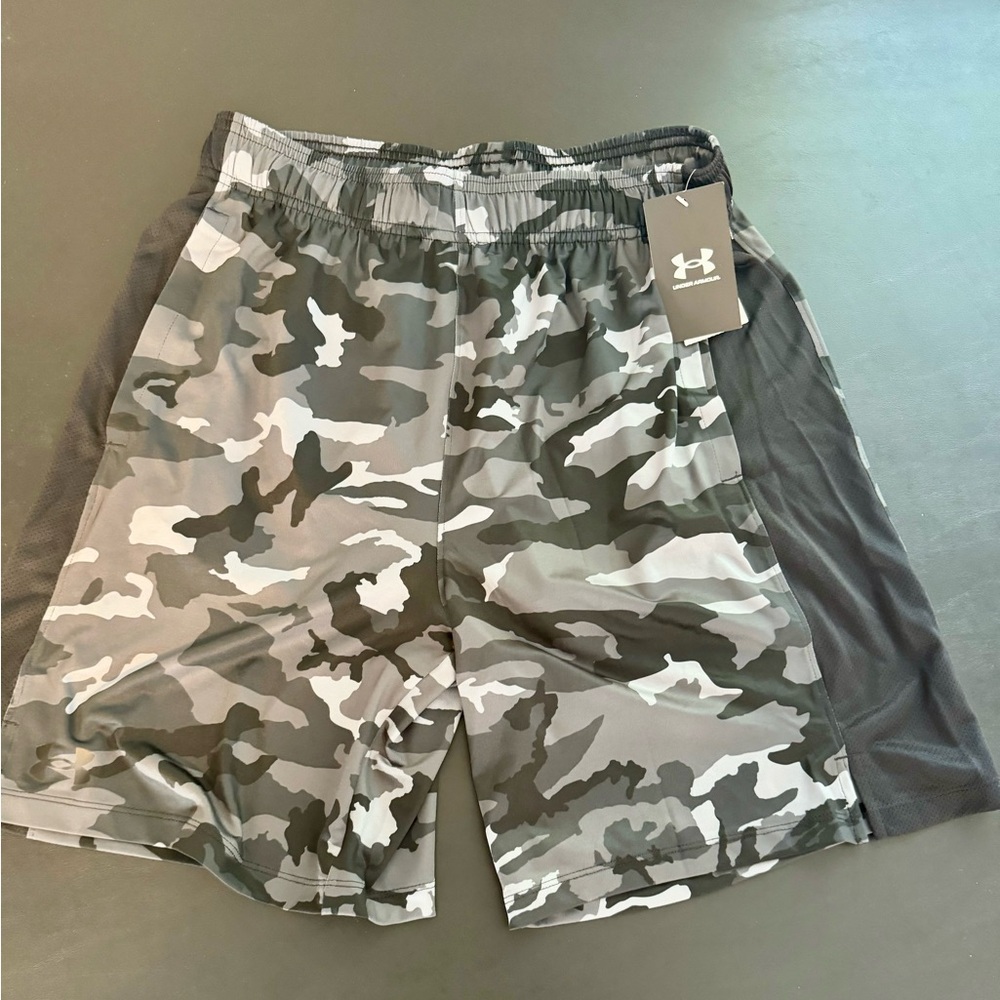 Under Armour Men’s Black Camoflauge Train Stretch 2.0 Shorts. 7.5in Inseam. Med